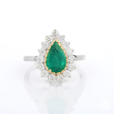 Stunning Emerald and Diamond Ring in White Gold
